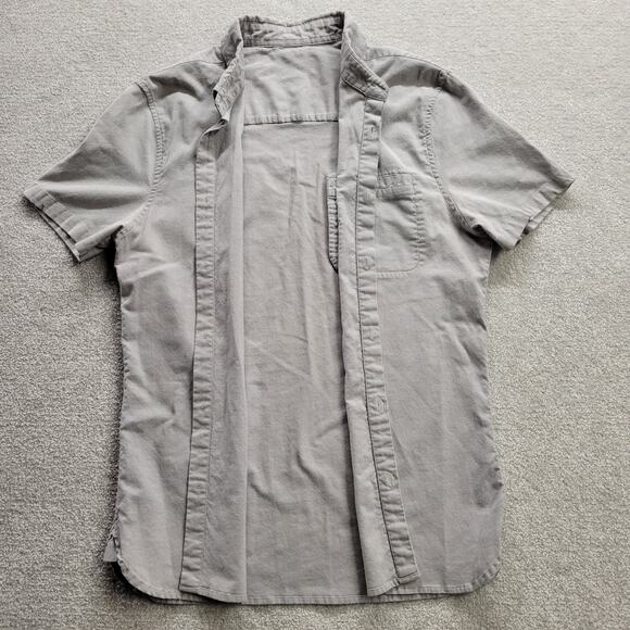 Lululemon Men’s Commission Oxford Button Up Shirt Gray Short Sleeve Medium - Picture 2 of 8